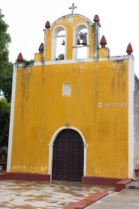 Dzitnup, Valladolid市政，尤卡坦:Yellow Church